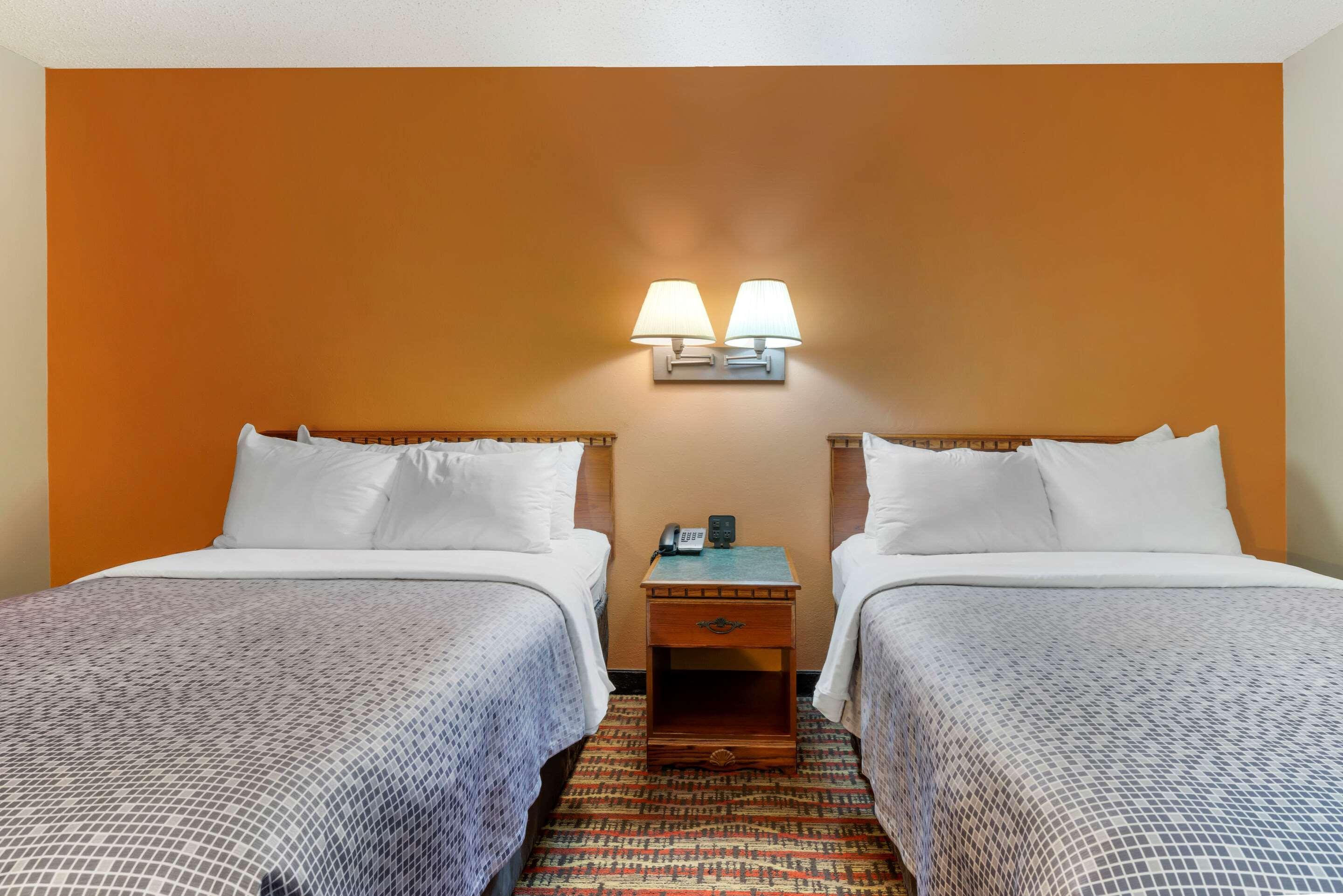 Econo Lodge Lakeview Маркет Екстериор снимка