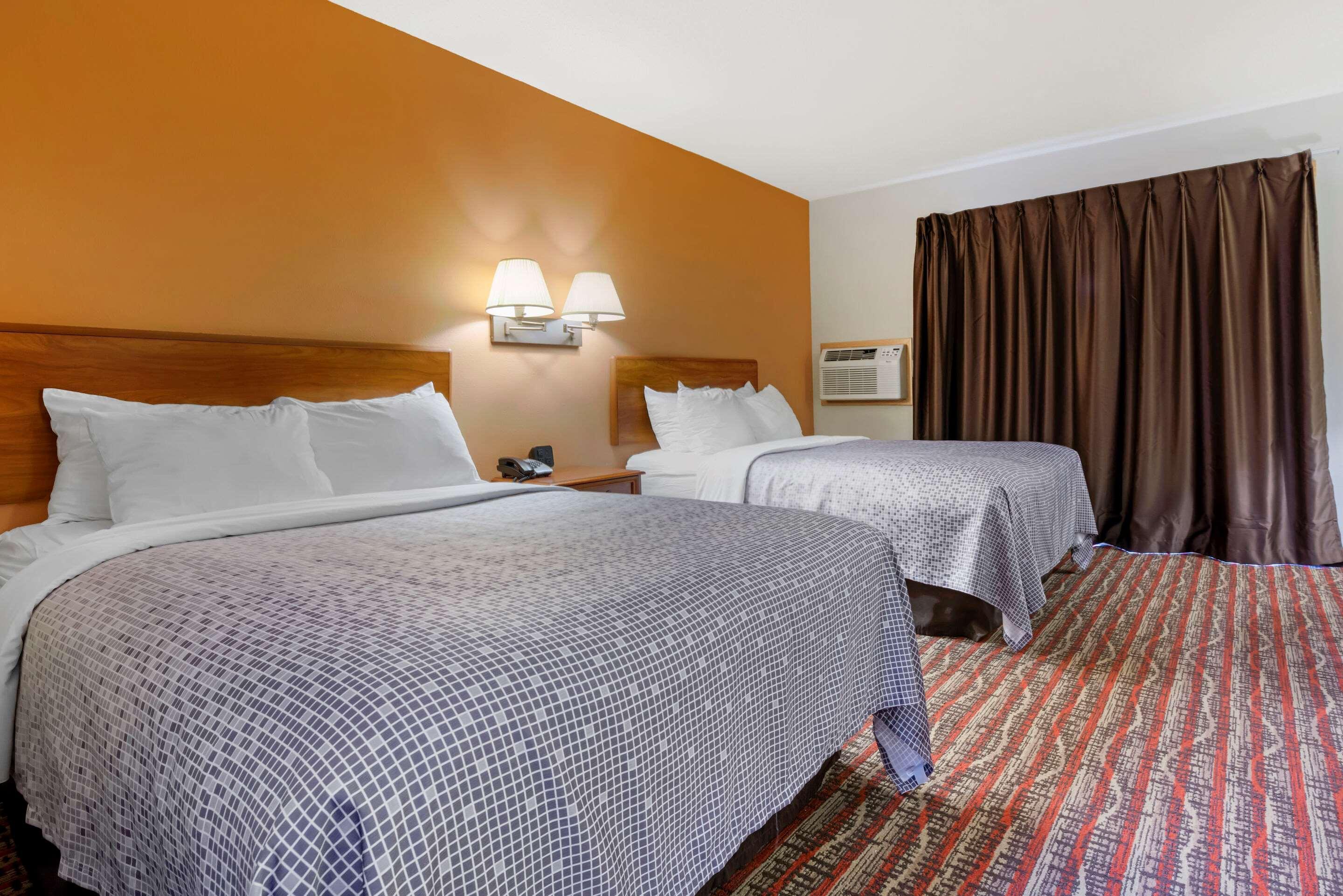 Econo Lodge Lakeview Маркет Екстериор снимка