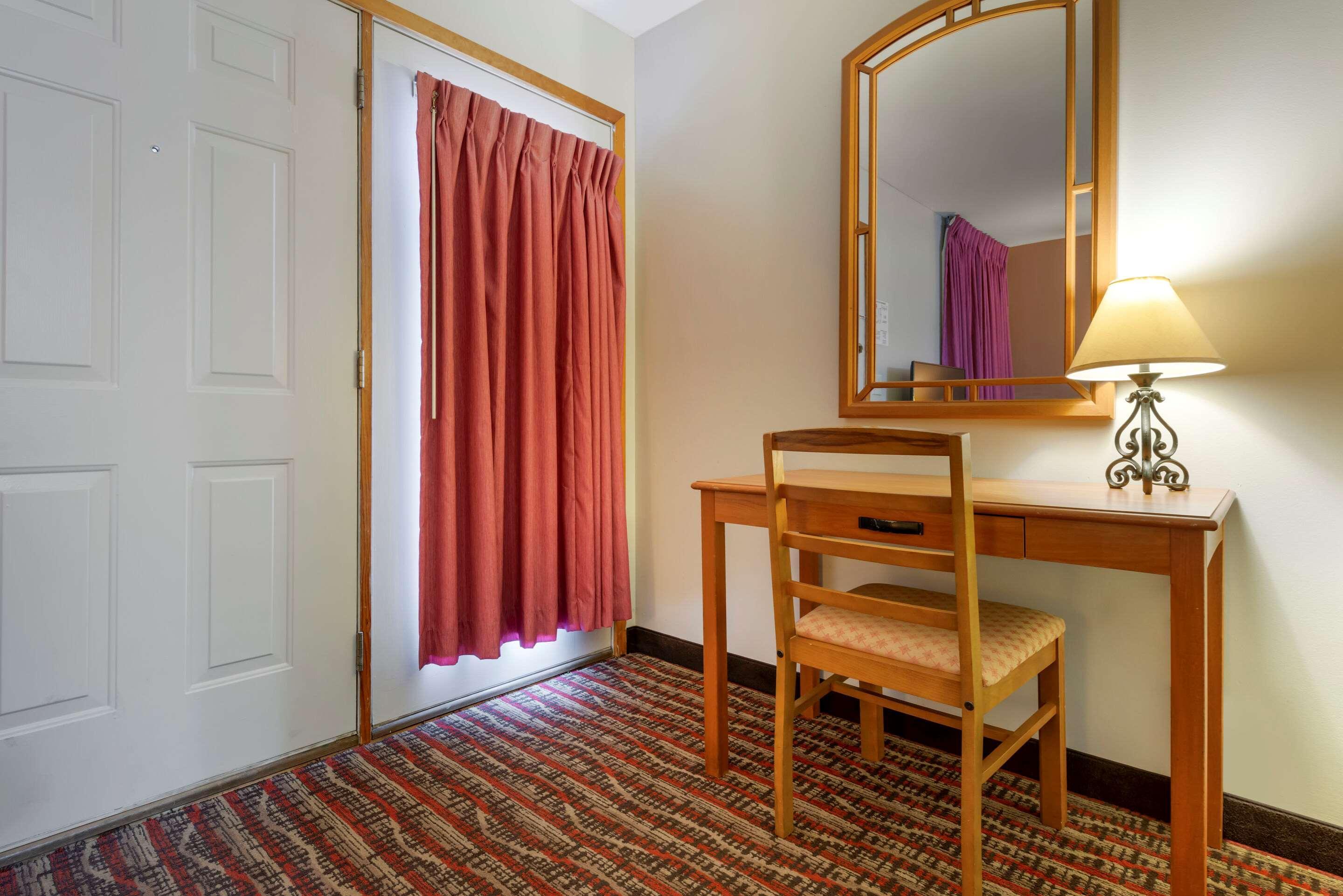 Econo Lodge Lakeview Маркет Екстериор снимка