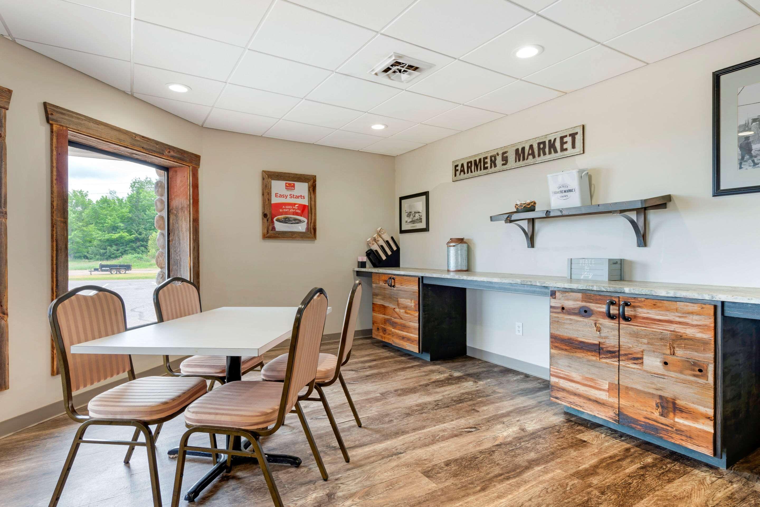 Econo Lodge Lakeview Маркет Екстериор снимка